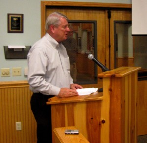 Villages VP of Development Gary Moyer speaks Thursday before the Fruitland Park Commission.