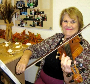 Martha Rose played the violin for the enjoyment of diners.