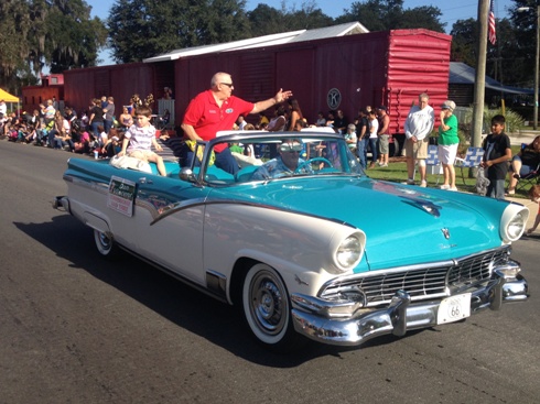 Commissioner Dan Vincent tosses candy to the parade attendees