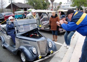 Dave Cowtan takes a photo of Skip and Mickie Hoffman's Streetrod golf cart. 
