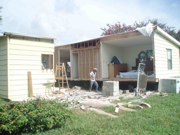 This mobile home was dismantled and hauled away from 1013 Parker Place on the Historic Side of The Villages. 