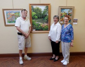  Artist Leroy Pettis discusses his Monet-inspired 'Lily Pond' digitalized photograph with exhibit chairperson, Catherine Sullivan, and Gail Park.