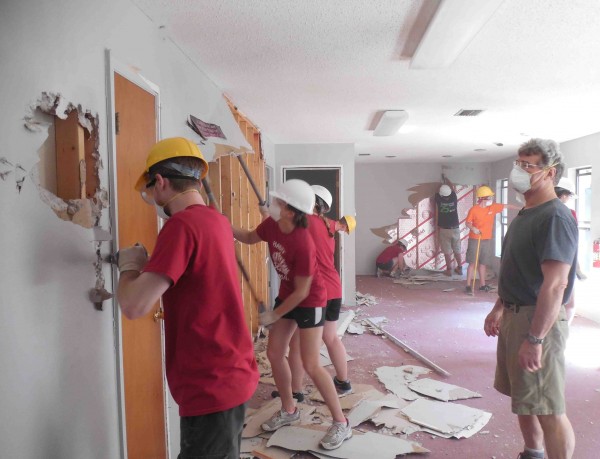 Steve Thomas, right, looks over the students' work.