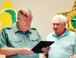 Sheriff Bill Farmer read the plaque inscription to Ralph Yohn and thanked him for his service.
