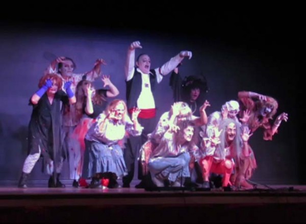 Shaka Crew performs "Thriller."