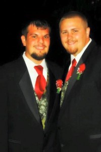 Jeremy Yelton, right, served as Tim Kling's best man in 2013.