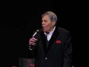 Jerry Lewis talks to his fans at the Sharon.