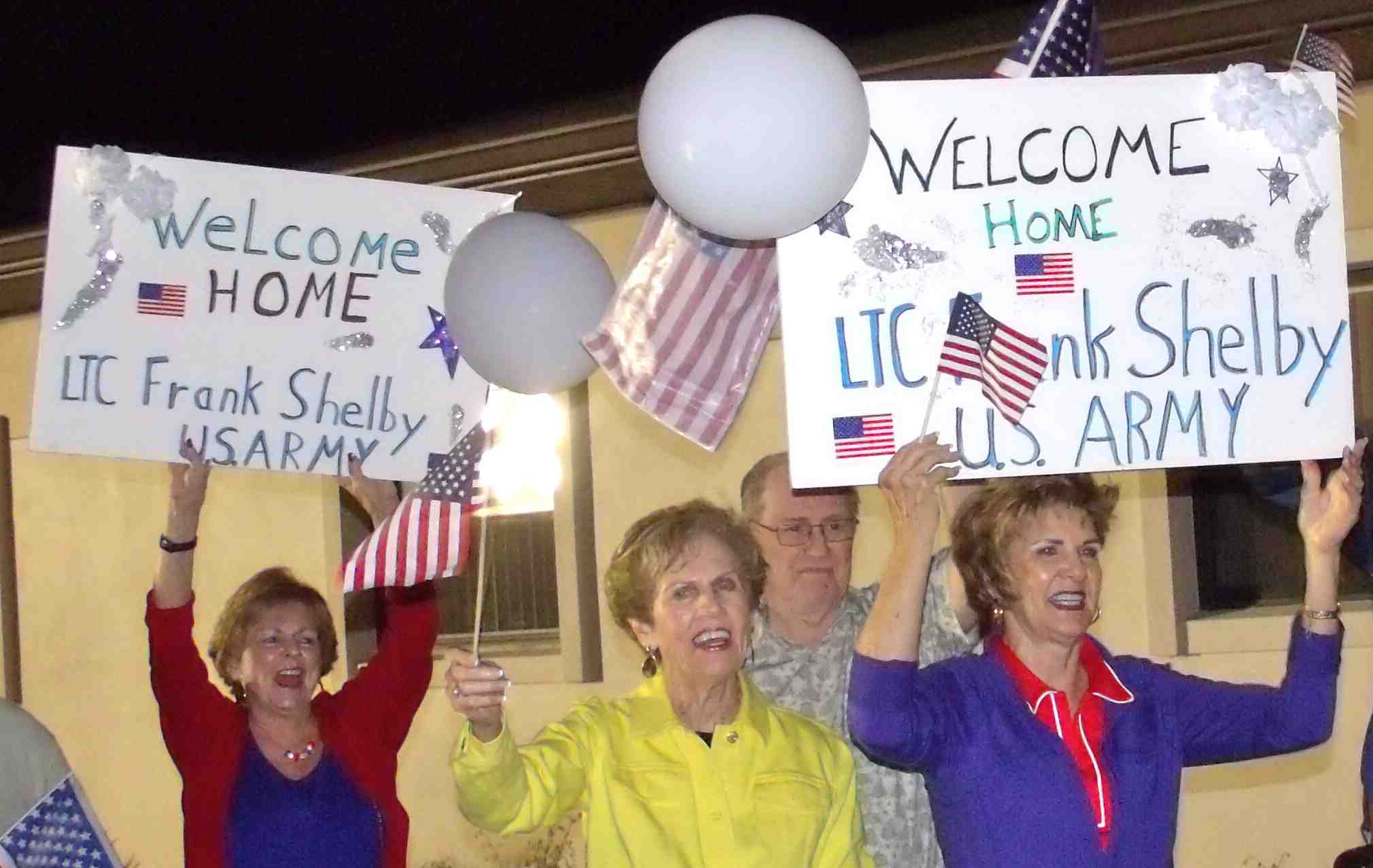 Signs welcome home veteran Frank Shelby.