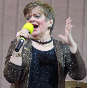 Billie Thatcher played a benefit concert Sunday at Temple Shalom.