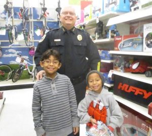 Fruitland Park Police Chief Michael Fewless shopping with Jadamian and Isaiah Zappa.