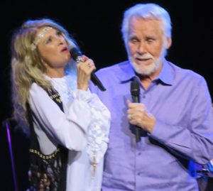 Kenny Rogers teams with singer Linda Davis.