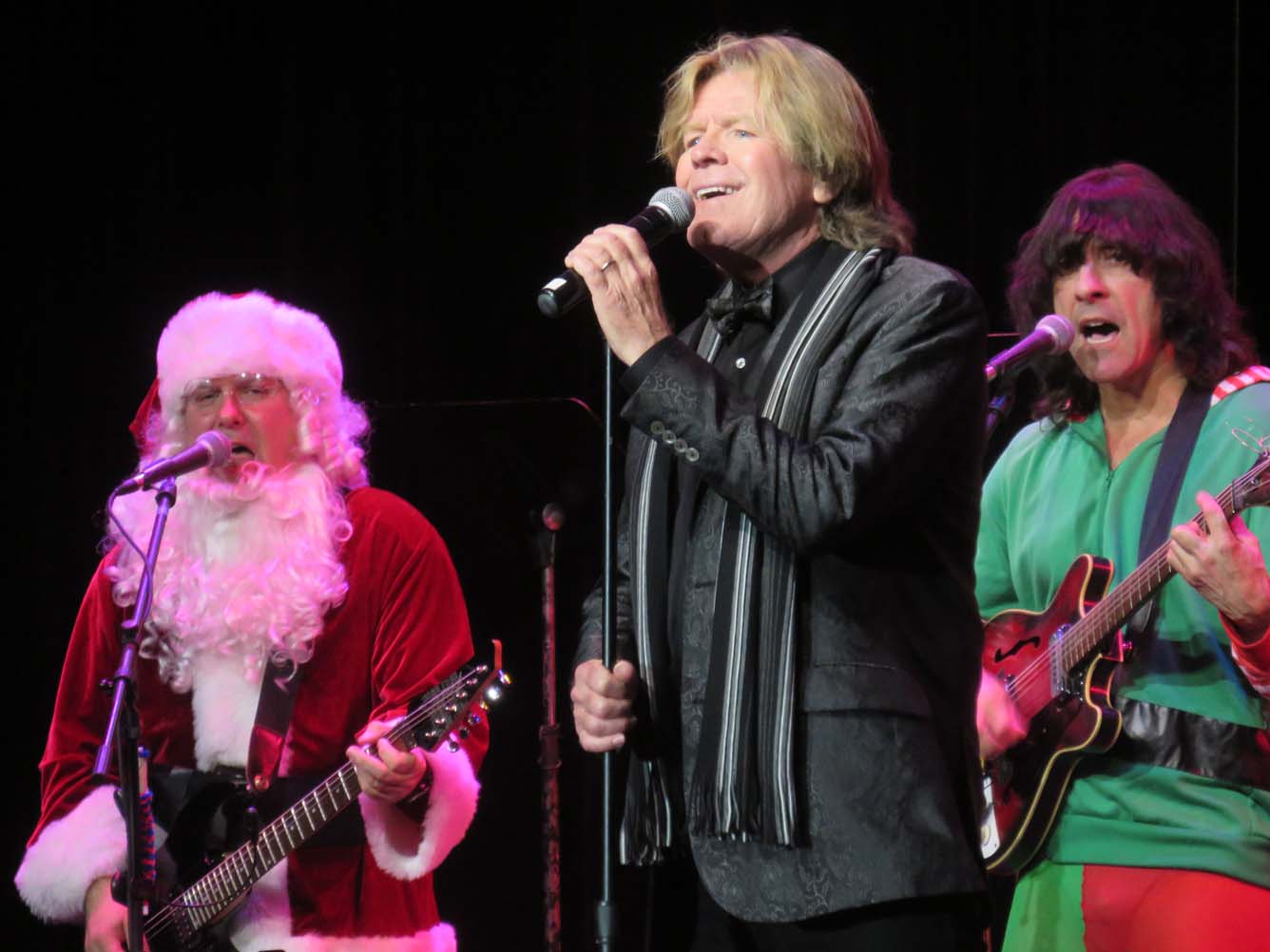 Peter Noone and Herman's Hermits treat Villagers to pair of rocking