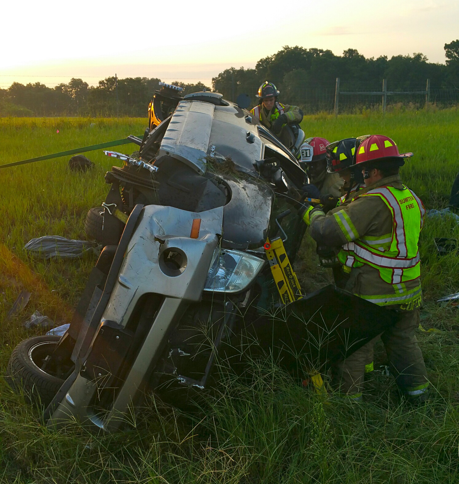 Bystanders pull accident victim from rollover crash on I-75 at Wildwood