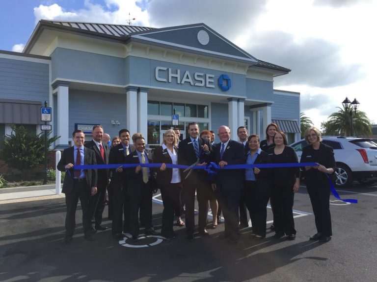 Chase Bank touts high-tech features at newest branch located at Lake ...