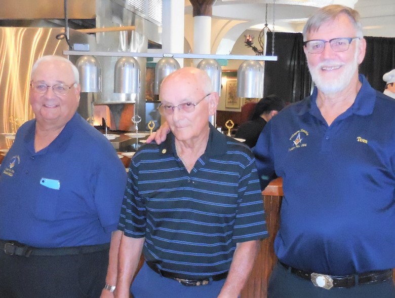 Villages Masons honor longtime member at recent Spanish Springs meeting