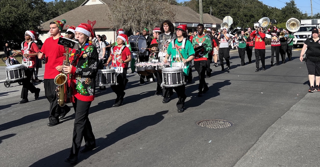 Holiday parade brings plenty of Christmas spirit to Lady Lake