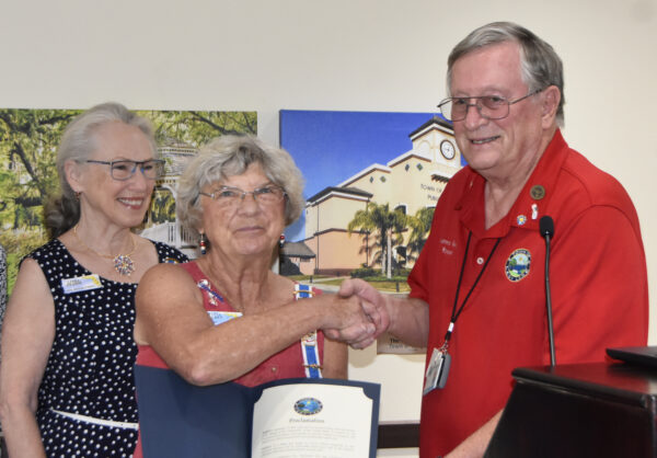 John Bartram Chapter Regent, Linda Fraser, Regent Sylvia Walden of Puc Puggy Chapter, and Mayor James Rietz, from left.