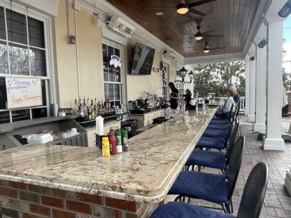 The outdoor bar at Glenview Country Club