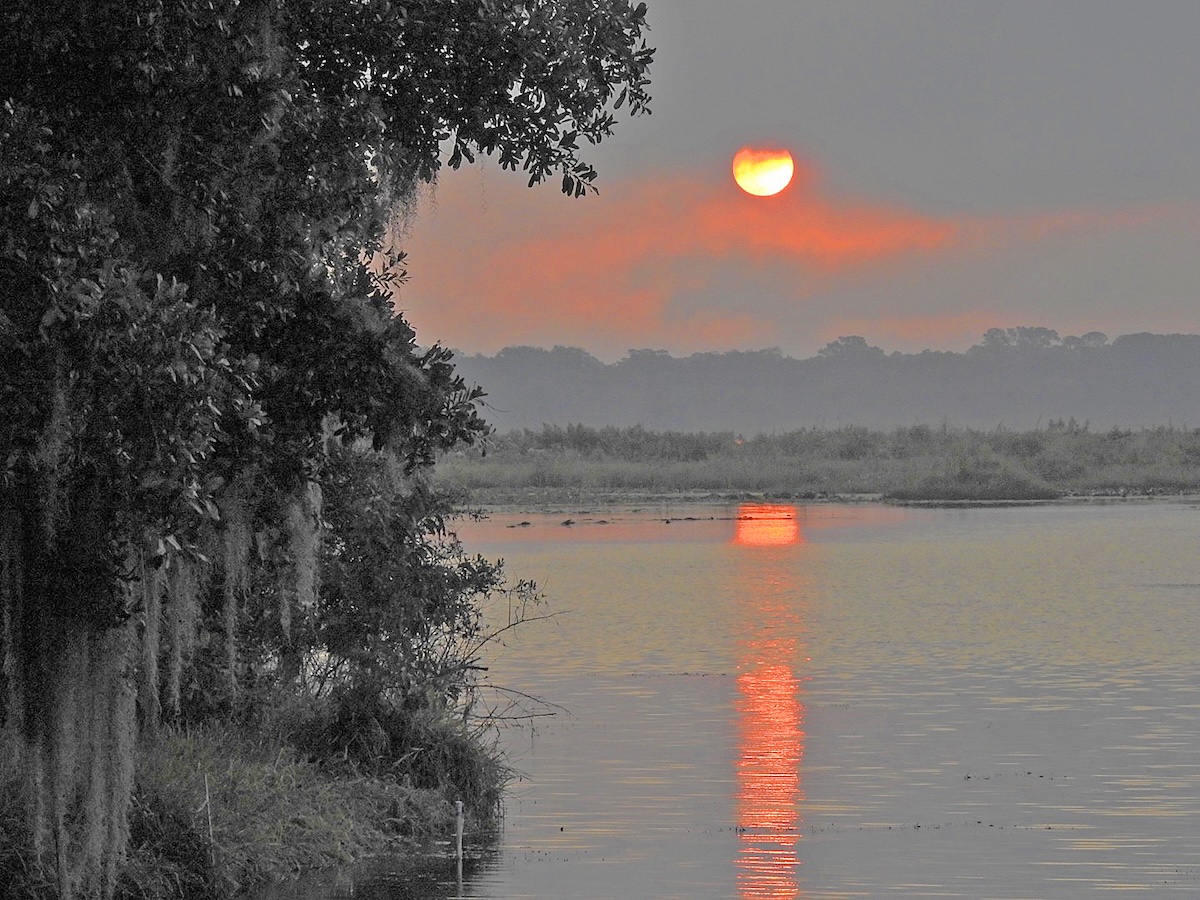 Gorgeous sunrise behind Okahumpka Recreation Center - Villages-News.com