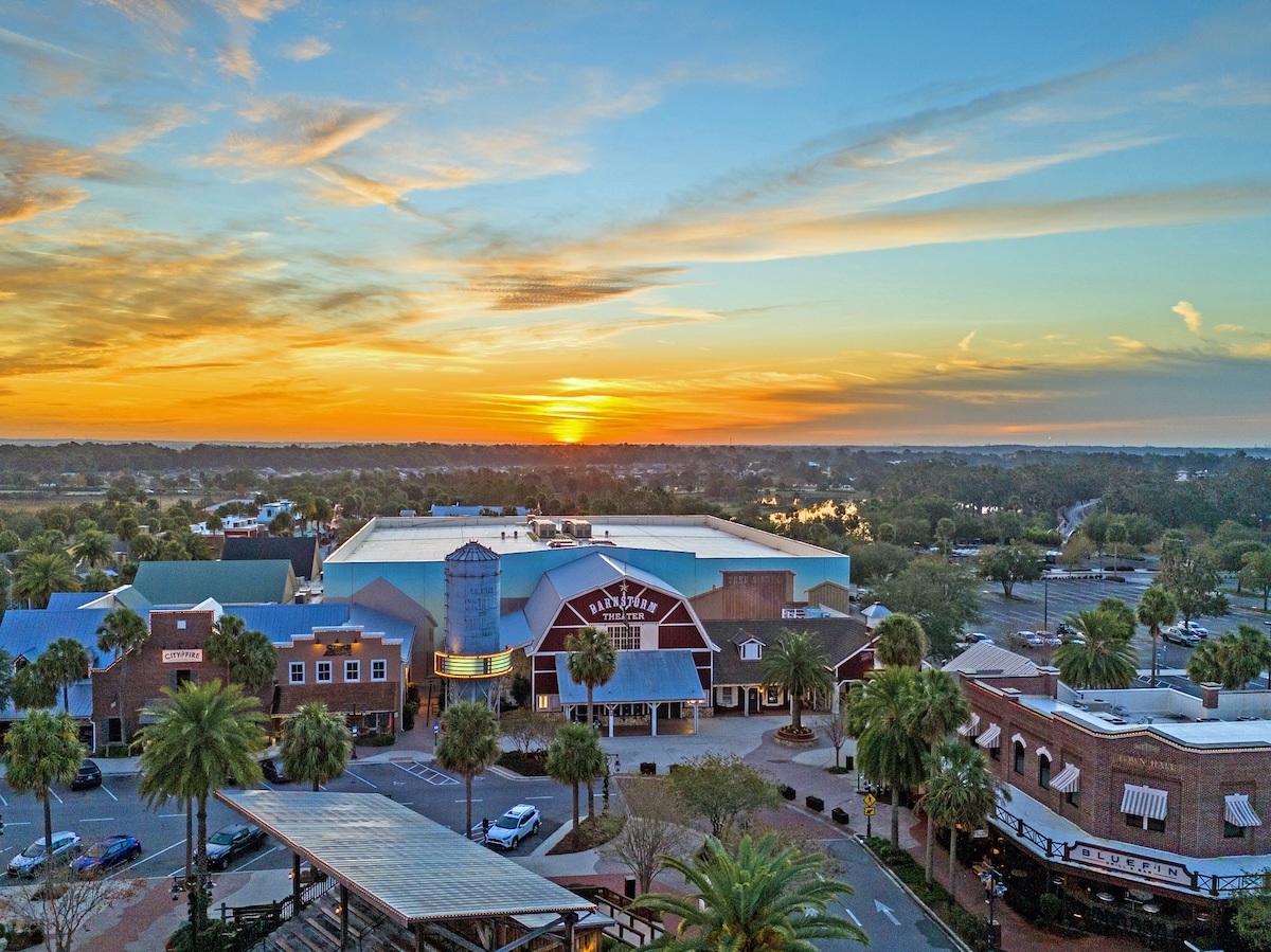 Beautiful morning sunrise over Brownwood Paddock Square