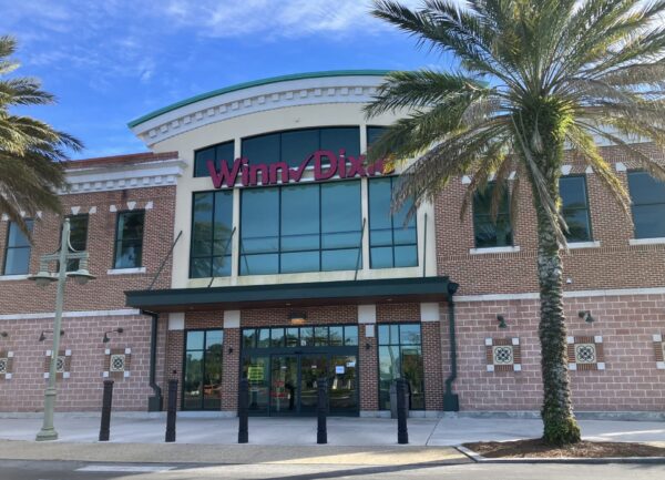 The Winn Dixie store closed for good on Saturday night at Lake Sumter Landing.