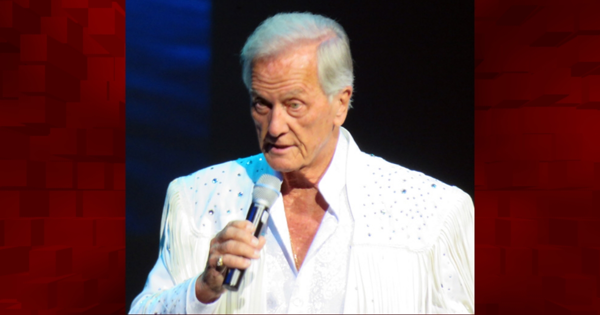 Pat Boone in sold out show at Sharon takes audience on his career