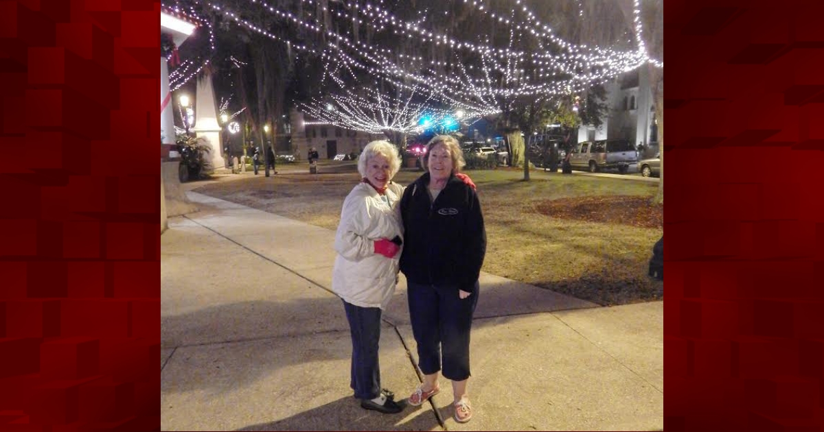 Villagers return to St. Augustine to enjoy historic Christmas lights